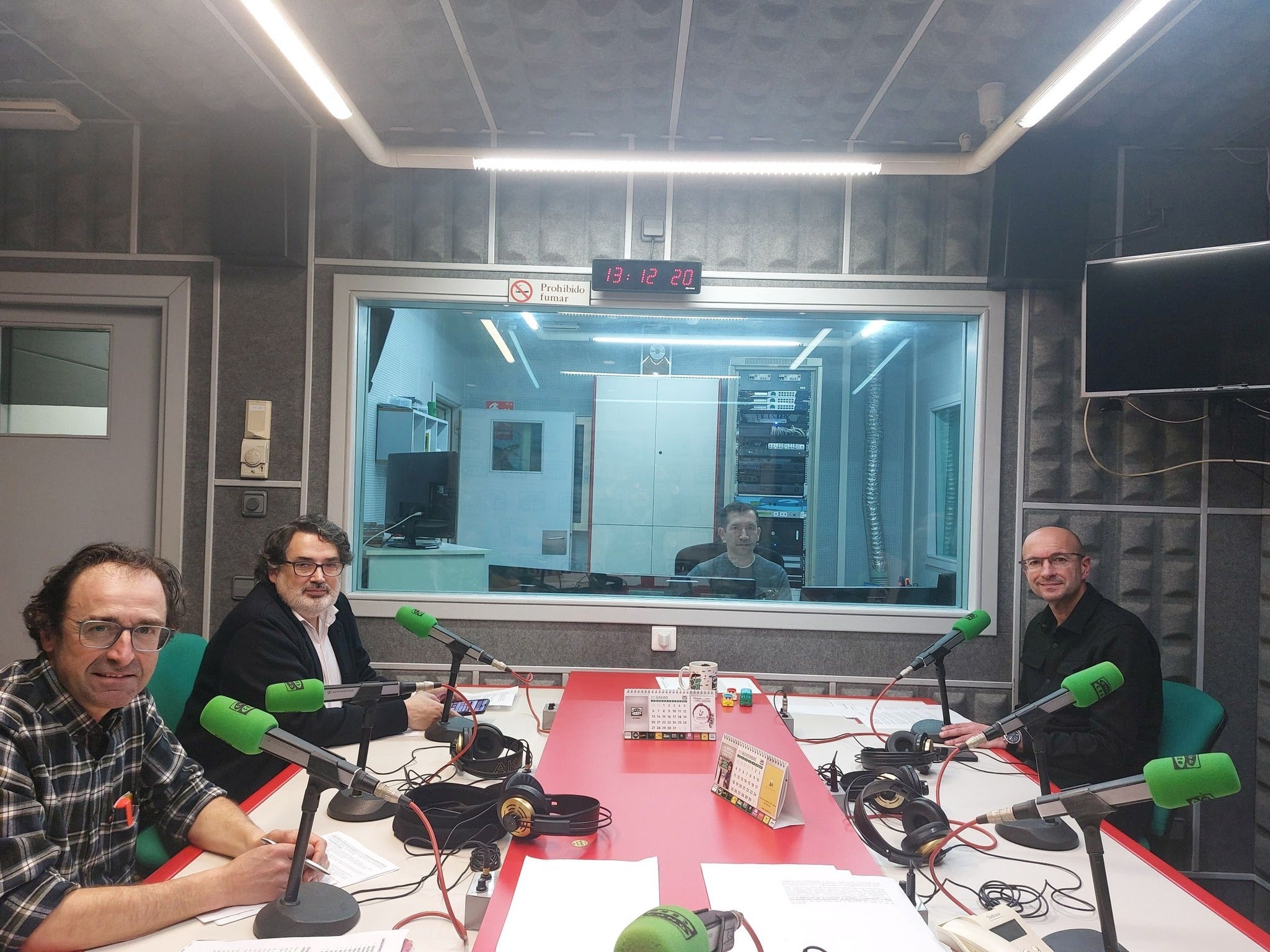 El concejal Gonzalo Muíños señala que la situación del PSOE de Santiago no afectará a la gobernabilidad de la ciudad mientras el bipartito sigue apuntando a "un gobierno sólido" El concejal Gonzalo Muíños señala que la situación del PSOE de Santiago no afectará a la gobernabilidad de la ciudad mientras el bipartito sigue apuntando a "un gobierno sólido"