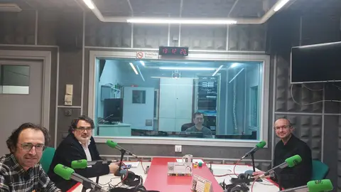 El concejal Gonzalo Muíños señala que la situación del PSOE de Santiago no afectará a la gobernabilidad de la ciudad mientras el bipartito sigue apuntando a "un gobierno sólido" El concejal Gonzalo Muíños señala que la situación del PSOE de Santiago no afectará a la gobernabilidad de la ciudad mientras el bipartito sigue apuntando a "un gobierno sólido"
