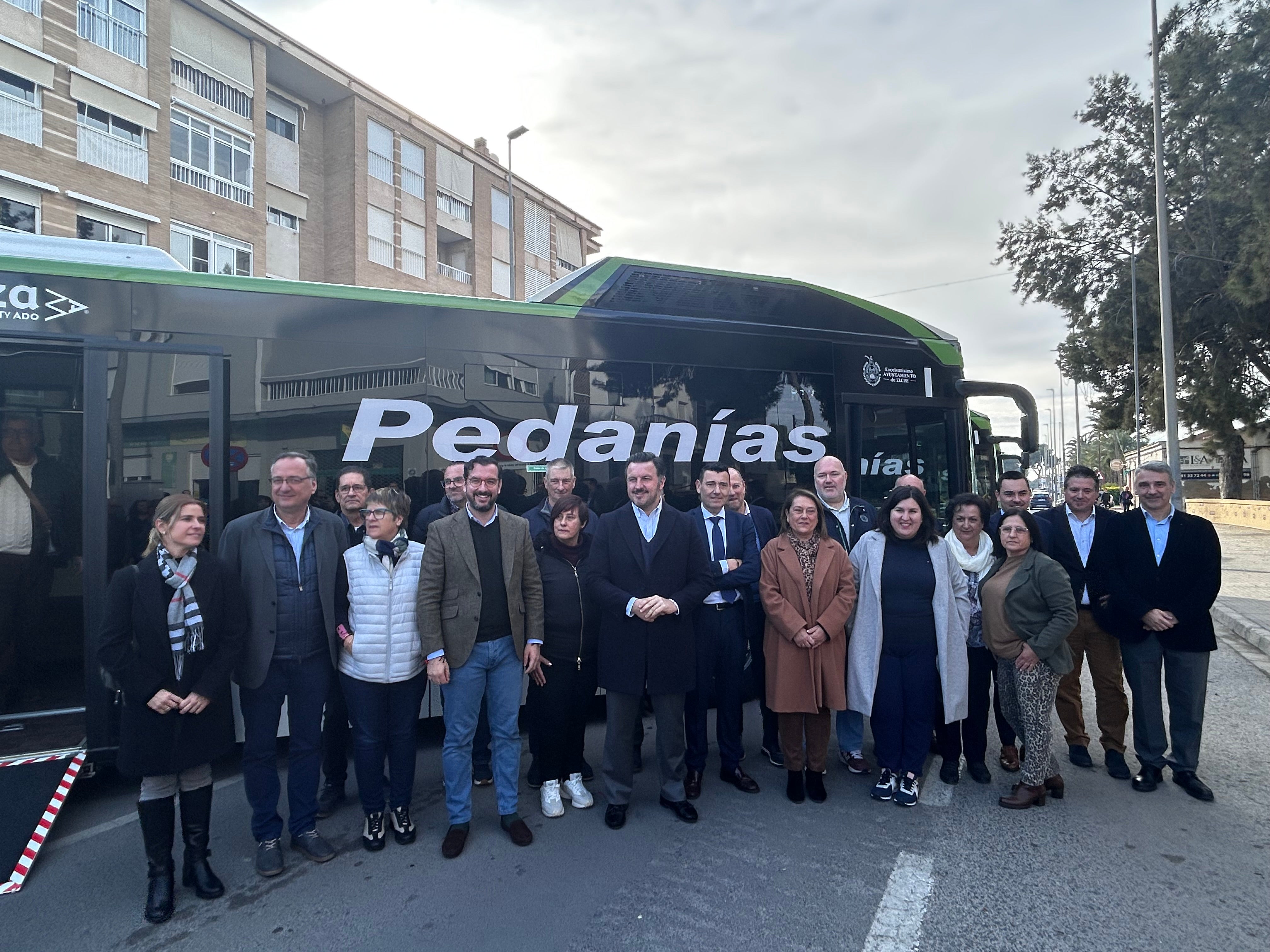 El autobús municipal a las pedanías de Elche comenzará a andar con la vocación de acabar integrado completamente en el servicio urbano El autobús municipal a las pedanías de Elche comenzará a andar con la vocación de acabar integrado completamente en el servicio urbano