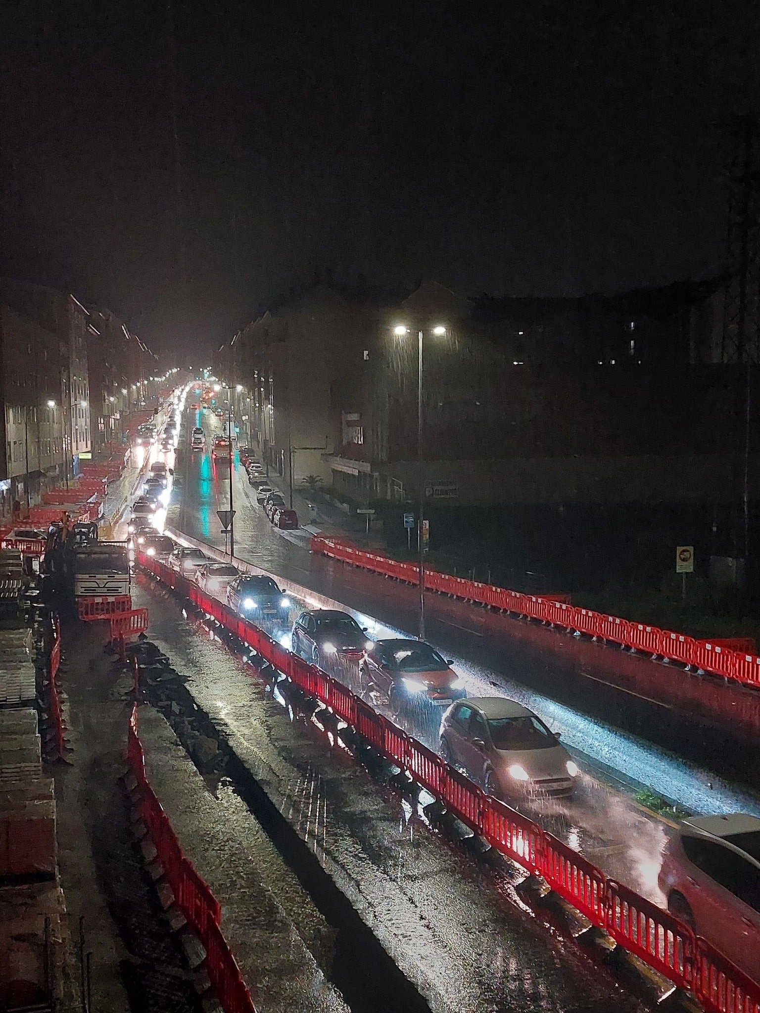 Paralizan las obras en el carril dirección Padrón en la Avenida Rosalía de Castro de Milladoiro hasta culminar las obras en el carril dirección Santiago Paralizan las obras en el carril dirección Padrón en la Avenida Rosalía de Castro de Milladoiro hasta culminar las obras en el carril dirección Santiago
