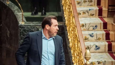 Puente carga contra el PP por su "gesto patriótico" de dejar a los españoles "a su suerte" Puente carga contra el PP por su "gesto patriótico" de dejar a los españoles "a su suerte"