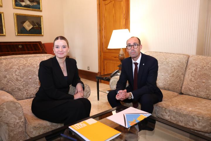 La importante reunión entre Óscar Portas y Marga Prohens protagoniza el Formentera al día del 22 de enero La importante reunión entre Óscar Portas y Marga Prohens protagoniza el Formentera al día del 22 de enero