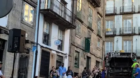 El comité de Empresa de Urbaser denuncia que camiones con más de 20 años de antigüedad que "vierten resíduos y aceites" realizan labores de recogida de basura en el casco histórico El comité de Empresa de Urbaser denuncia que camiones con más de 20 años de antigüedad que "vierten resíduos y aceites" realizan labores de recogida de basura en el casco histórico