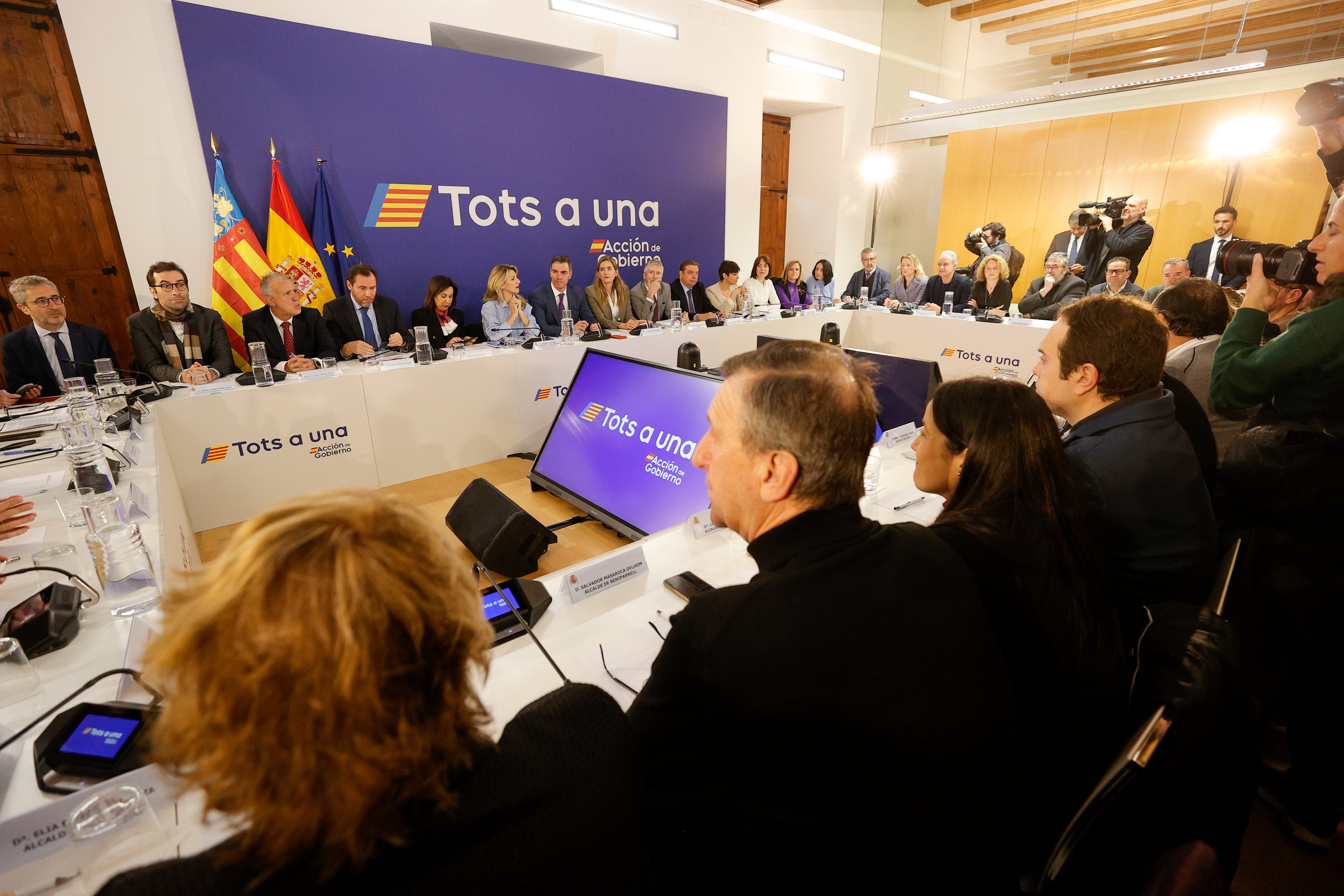 Sánchez anuncia nuevas medidas para hacer frente a la reconstrucción e insiste es momento para la gestión Sánchez anuncia nuevas medidas para hacer frente a la reconstrucción e insiste es momento para la gestión