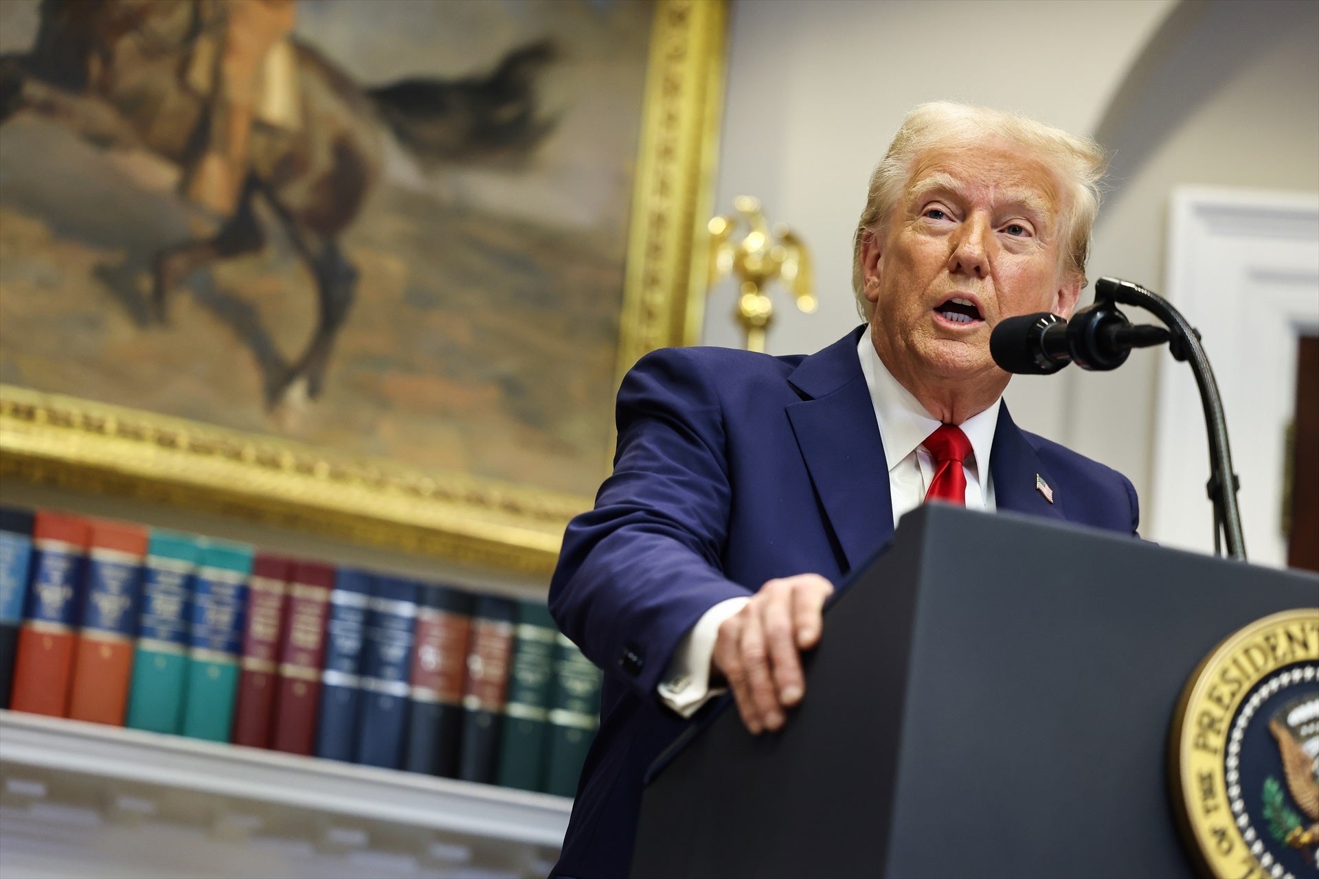 Trump da carpetazo a las ayudas federales: Miles de estadounidenses pendientes de la pausa Trump da carpetazo a las ayudas federales: Miles de estadounidenses pendientes de la pausa