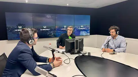 Tertúlia a la Brúixola amb Pablo de Palacio i Jordi Bayer. Tertúlia a la Brúixola amb Pablo de Palacio i Jordi Bayer.
