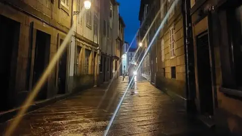 Comerciantes del Casco Histórico de Santiago lamentan el "muy deficiente alumbrado público "que no está acorde a la ciudad" Comerciantes del Casco Histórico de Santiago lamentan el "muy deficiente alumbrado público "que no está acorde a la ciudad"