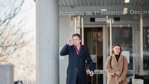 Íñigo Errejón y su abogada saliendo de los juzgados. Íñigo Errejón y su abogada saliendo de los juzgados.
