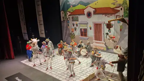 LOS TURISTAS SE LAS DAN DE ARTISTAS LOS TURISTAS SE LAS DAN DE ARTISTAS