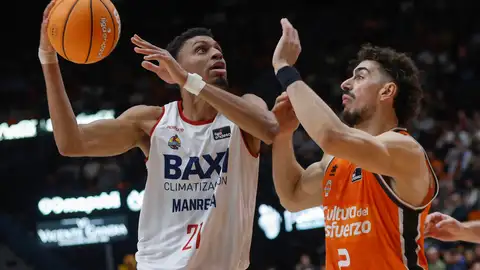 El jugador del Valencia Basket Josep Puerto durante el partido de la jornada18 de la Liga Endesa, disputado en el pabellón de la Fuente San Luis de Valencia, entre Valencia Basket y Babi Manresa El jugador del Valencia Basket Josep Puerto durante el partido de la jornada18 de la Liga Endesa, disputado en el pabellón de la Fuente San Luis de Valencia, entre Valencia Basket y Babi Manresa