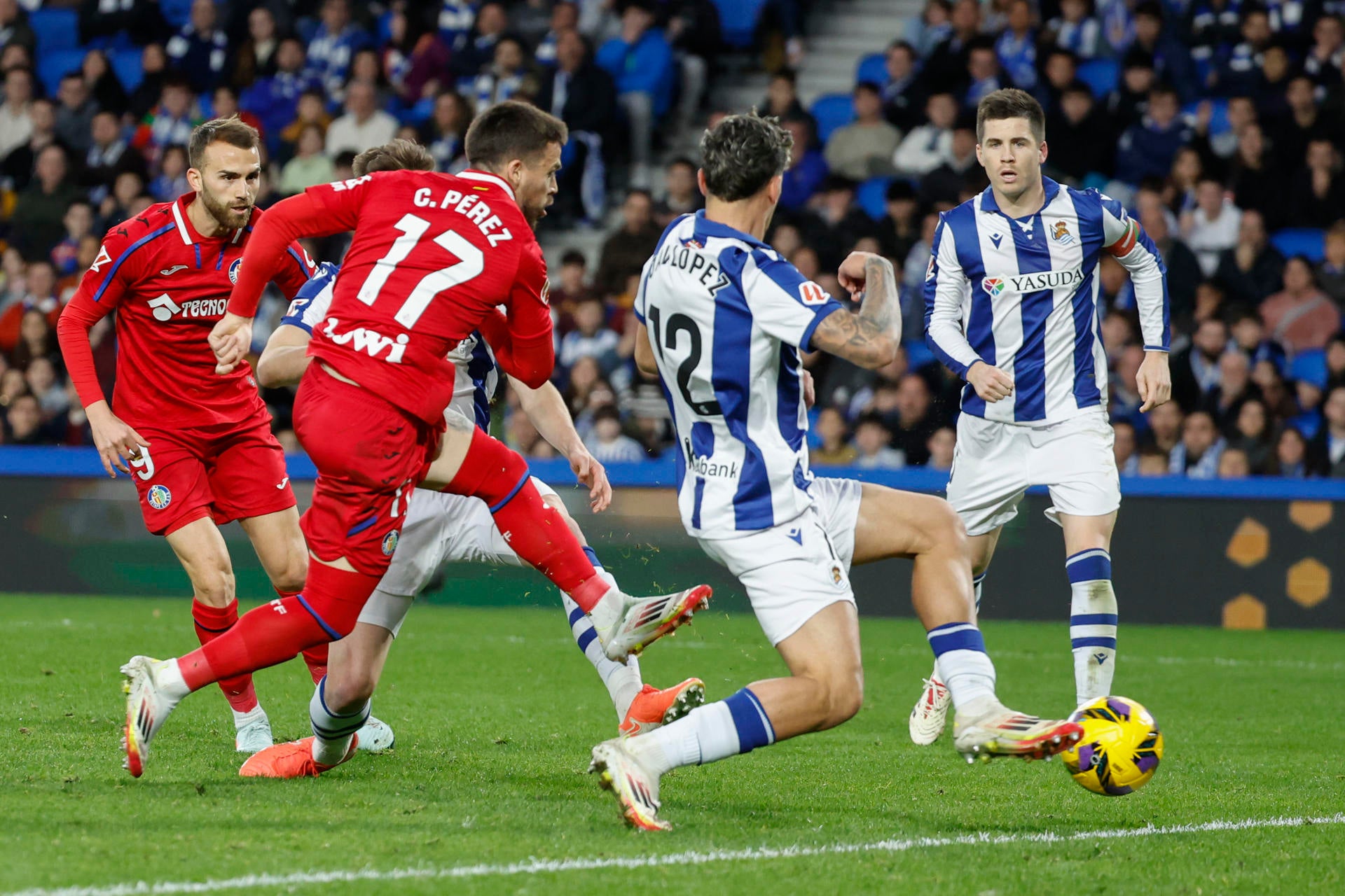 El Getafe CF arrolla a la Real Sociedad en el Reale Arena El Getafe CF arrolla a la Real Sociedad en el Reale Arena