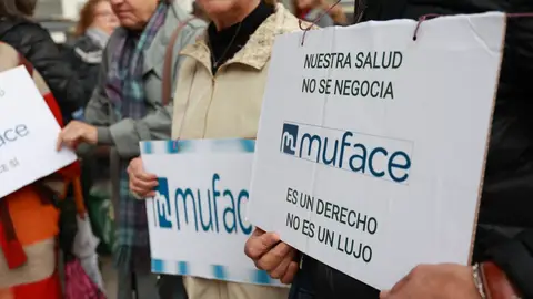 Funcionarios se manifiestan en Sevilla para pedir una solución al Gobierno respecto a la crisis de Muface Funcionarios se manifiestan en Sevilla para pedir una solución al Gobierno respecto a la crisis de Muface