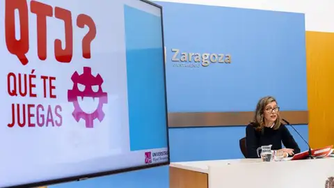 La consejera de Políticas Sociales, Marian Orós, ha presentado el programa formativo '¿Qué te juegas?' para prevenir las apuestas online en la adolescencia La consejera de Políticas Sociales, Marian Orós, ha presentado el programa formativo '¿Qué te juegas?' para prevenir las apuestas online en la adolescencia