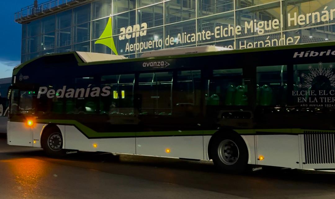 Elche activa el autobús a las pedanías y anuncia una línea entre la estación del AVE y la playa de El Altet a partir de mayo Elche activa el autobús a las pedanías y anuncia una línea entre la estación del AVE y la playa de El Altet a partir de mayo