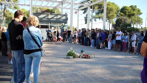 Minut de silenci per l'assassinat d'una treballadora a la presó de Mas d'Enric Minut de silenci per l'assassinat d'una treballadora a la presó de Mas d'Enric