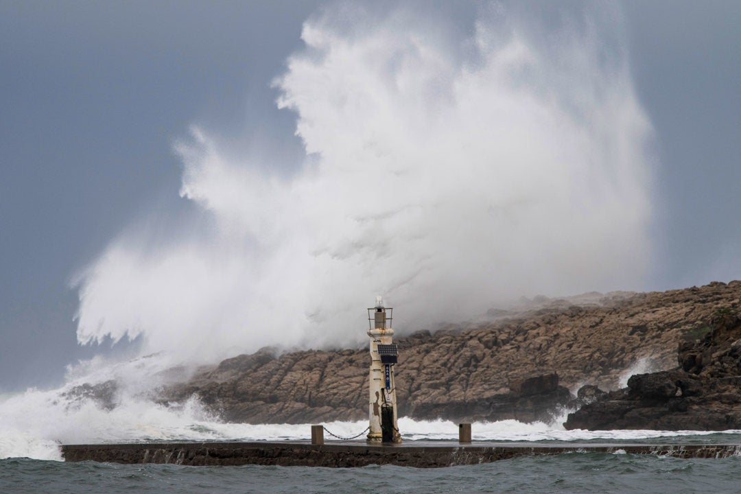 Comunicado de urgencia de la AEMET: el aviso rojo se extiende: "¡Precaución!" Comunicado de urgencia de la AEMET: el aviso rojo se extiende: "¡Precaución!"