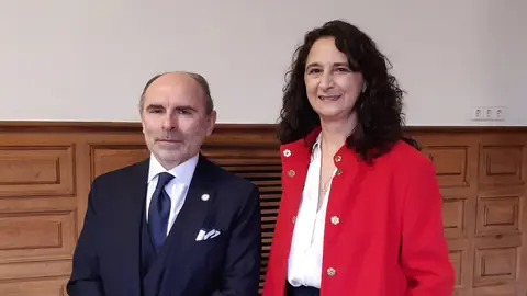 El rector de la Universidad de Oviedo Ignacio Villaverde y la astrofísica Noemí Pinilla El rector de la Universidad de Oviedo Ignacio Villaverde y la astrofísica Noemí Pinilla