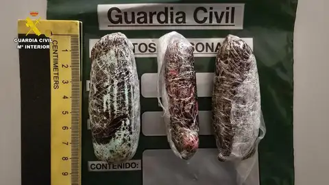 Localizadas tres bellotas de hachís en el interior del cuerpo de un preso del Centro penitenciario de la Moraleja .