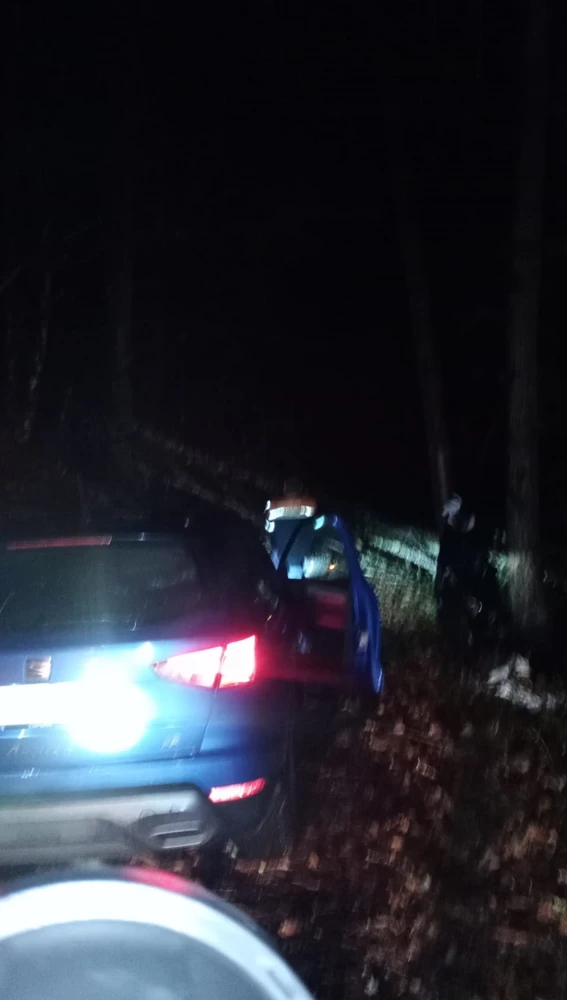 Protección Civil de Valdés rescata a dos jóvenes atrapadas en un camino rural de Valdés. Protección Civil de Valdés rescata a dos jóvenes atrapadas en un camino rural de Valdés.
