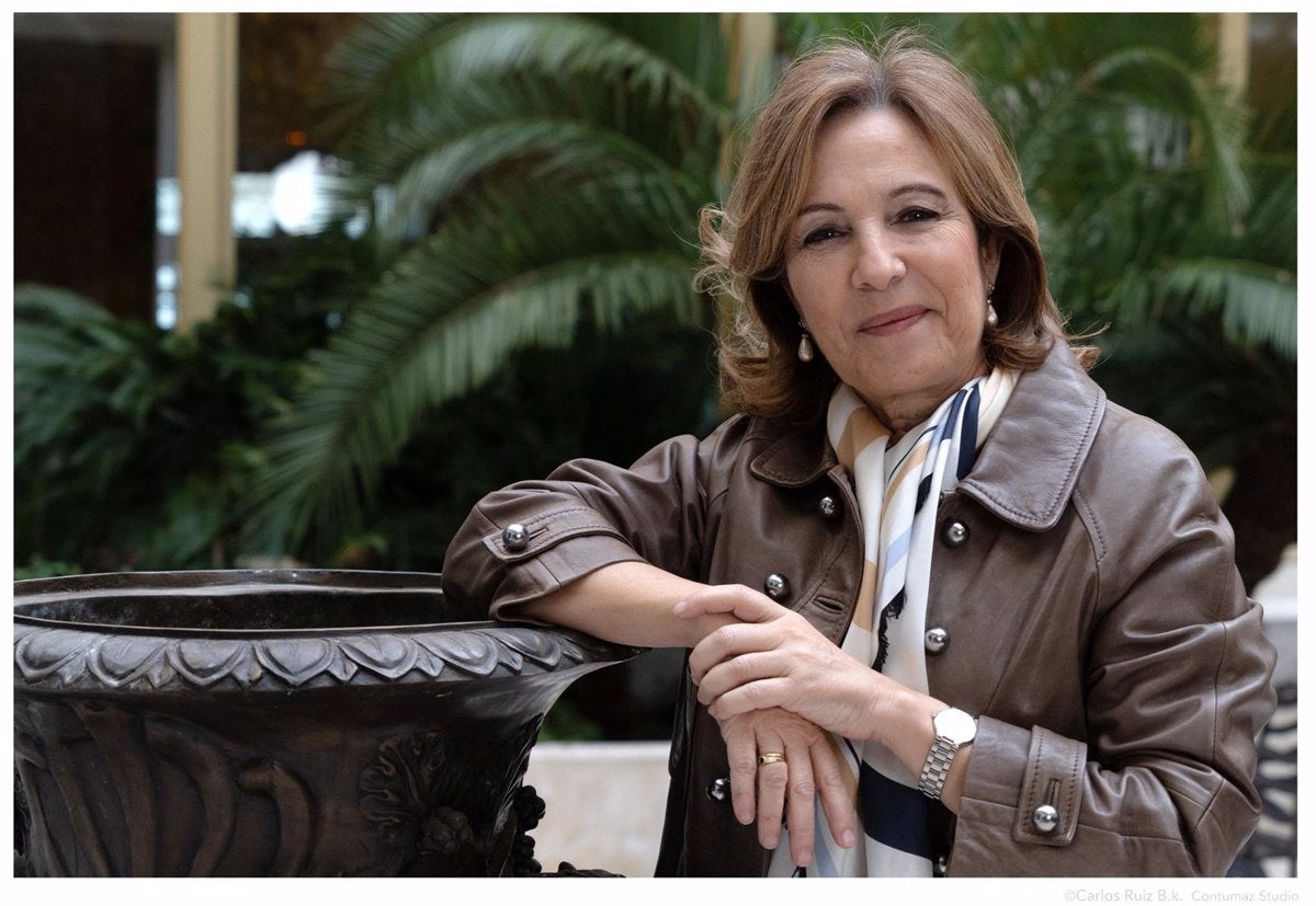 Reyes Calderón: "Ya sabemos que los ricos también lloran, ahora queremos saber si también matan y si es así, cómo lo hacen" Reyes Calderón: "Ya sabemos que los ricos también lloran, ahora queremos saber si también matan y si es así, cómo lo hacen"