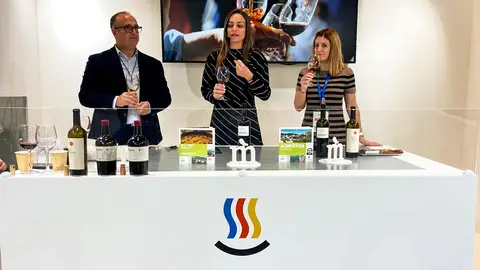 Presentación del mejor vino del año Fondillón 1996 de Bodegas Monóvar en Fitur Presentación del mejor vino del año Fondillón 1996 de Bodegas Monóvar en Fitur