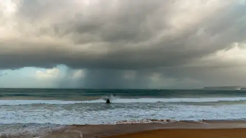 Temporal de oleaje y lluvia en la costa de Santander Temporal de oleaje y lluvia en la costa de Santander