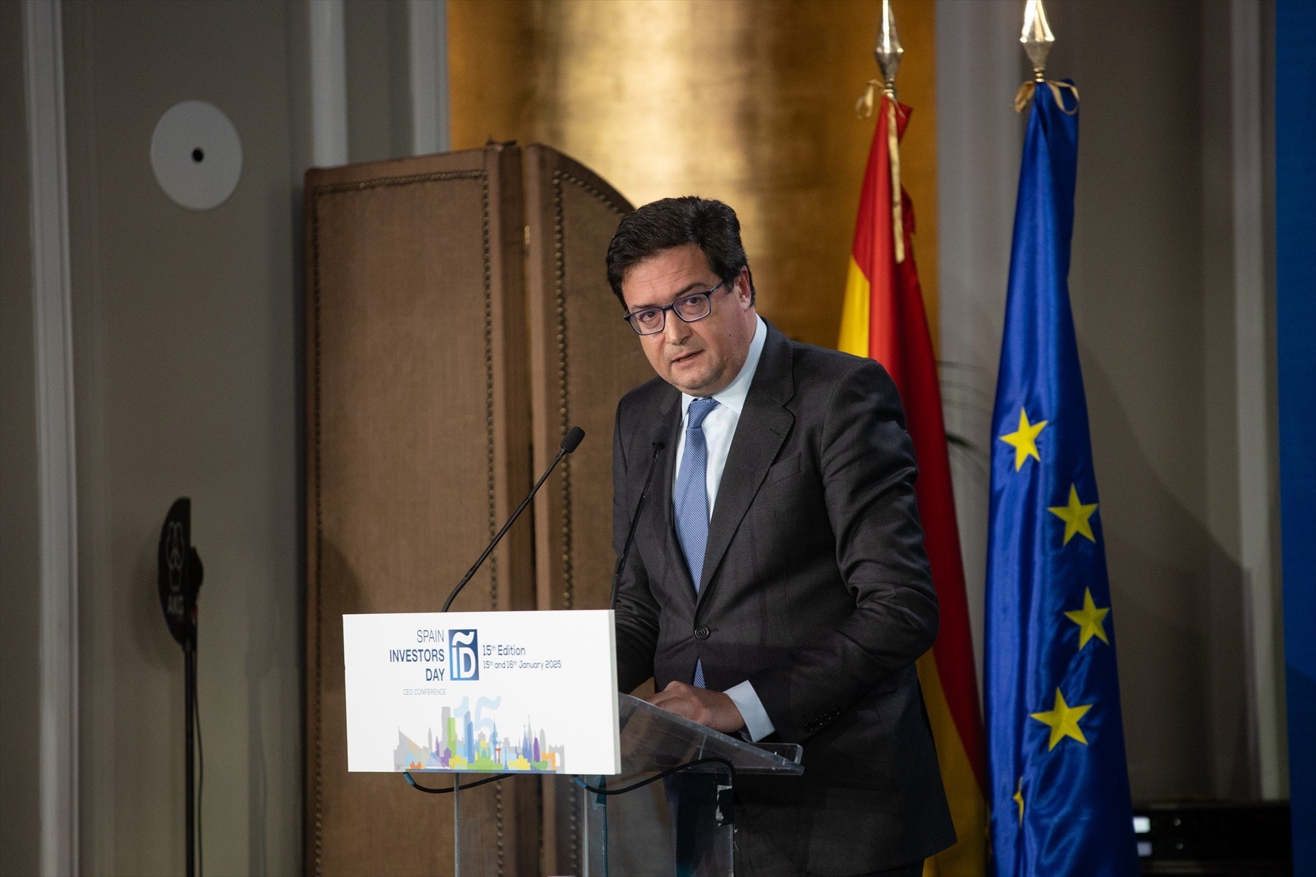 Óscar López calificó el debate de la cuestión de confianza como inconstitucional y la comparó con la autodeterminación de Cataluña Óscar López calificó el debate de la cuestión de confianza como inconstitucional y la comparó con la autodeterminación de Cataluña