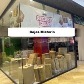 Rosaleda acoge un original mercado sorpresa de paquetes perdidos o no reclamados 