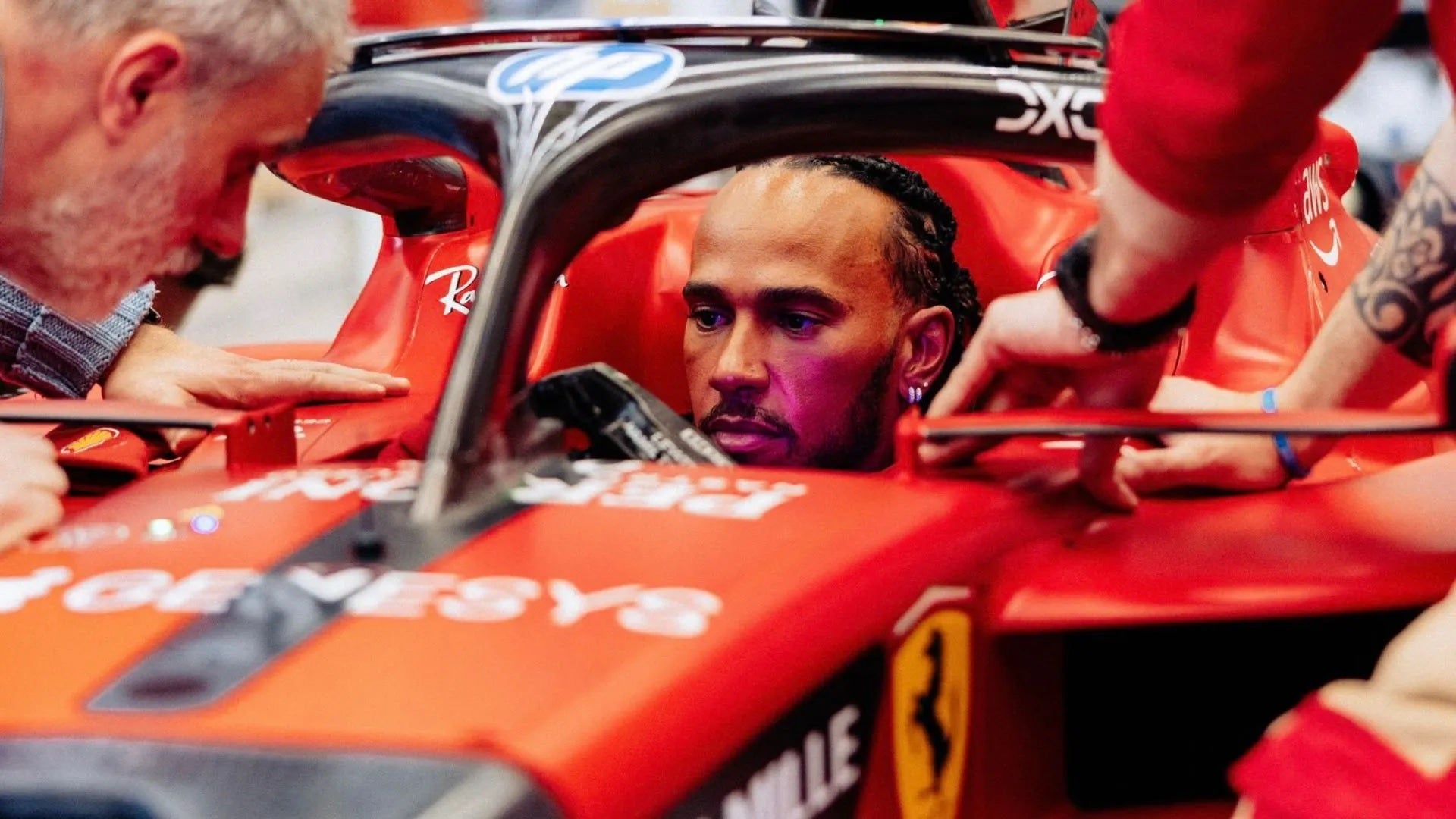 Hamilton ya rueda de rojo Hamilton ya rueda de rojo