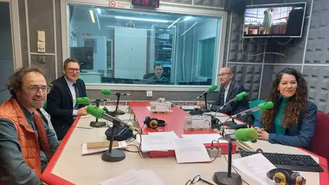 El gobierno local y el portavoz del PSOE en el Concello garantizan la "gobernabilidad" en Santiago mientras el PP cree que la crisis del PSOE local afectará a la estabilidad municipal El gobierno local y el portavoz del PSOE en el Concello garantizan la "gobernabilidad" en Santiago mientras el PP cree que la crisis del PSOE local afectará a la estabilidad municipal
