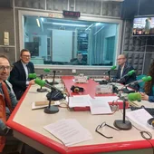 El gobierno local y el portavoz del PSOE en el Concello garantizan la "gobernabilidad" en Santiago mientras el PP cree que la crisis del PSOE local afectará a la estabilidad municipal El gobierno local y el portavoz del PSOE en el Concello garantizan la "gobernabilidad" en Santiago mientras el PP cree que la crisis del PSOE local afectará a la estabilidad municipal