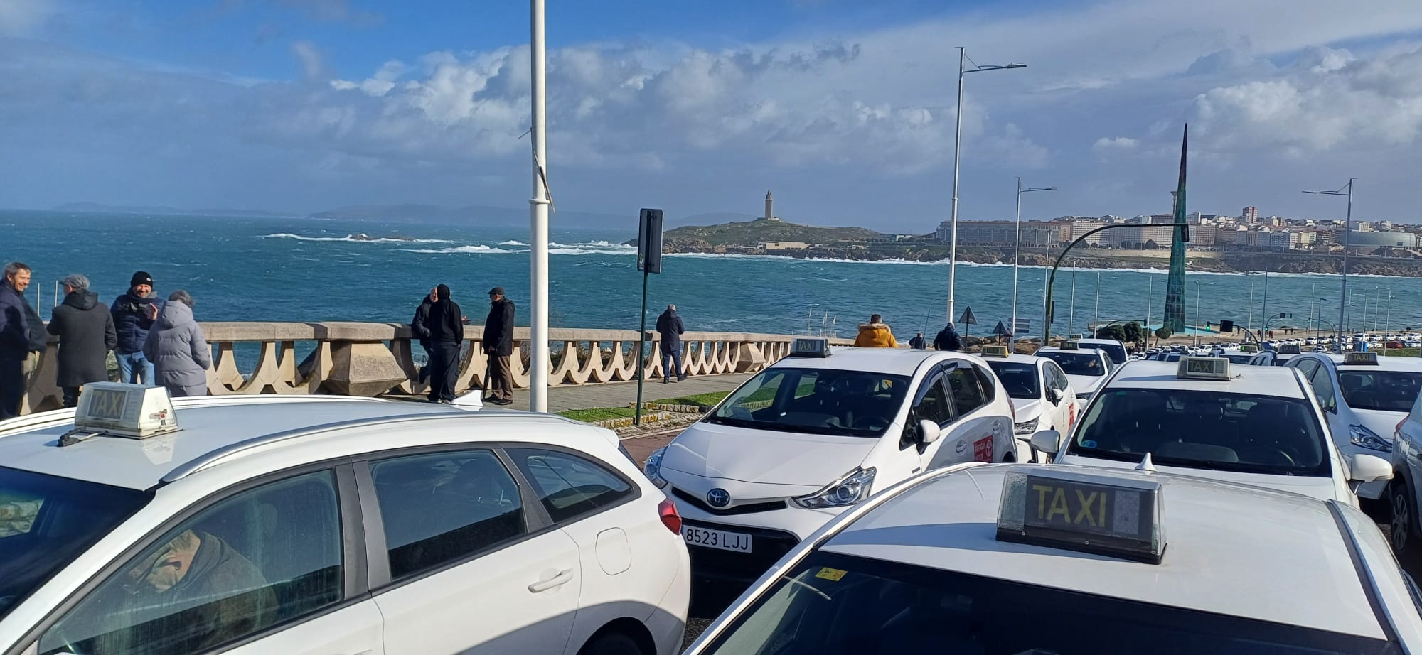 Las asociaciones de taxi pedirán al Concello de A Coruña que aplique la normativa autonómica y sancione a los VTC Las asociaciones de taxi pedirán al Concello de A Coruña que aplique la normativa autonómica y sancione a los VTC