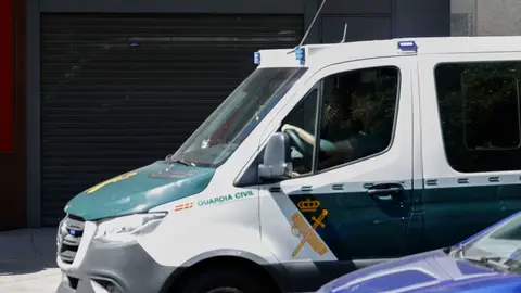 Imagen de archivo de la Guardia Civil en el registro de las oficinas de una de las empresas de Juan Carlos Barrabés. Imagen de archivo de la Guardia Civil en el registro de las oficinas de una de las empresas de Juan Carlos Barrabés.