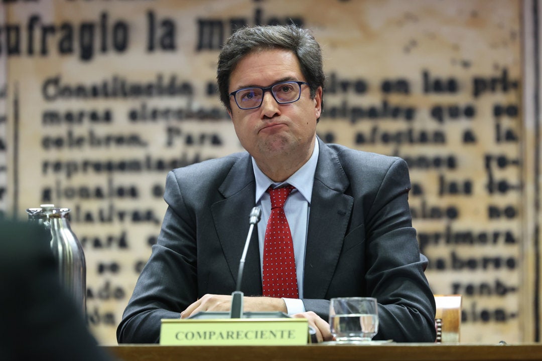 Óscar López acusa al PP de hacer el "ridículo" al justificar su 'no' por el palacete para el PNV: "Ya no es un problema" Óscar López acusa al PP de hacer el "ridículo" al justificar su 'no' por el palacete para el PNV: "Ya no es un problema"