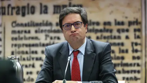 El ministro para la Transformación Digital y de la Función Pública, Óscar López, comparece ante la Comisión de Función Pública del Senado López acusa al PP de hacer el "ridículo" al justificar su 'no' por el palacete para el PNV: "Ya no es un problema"