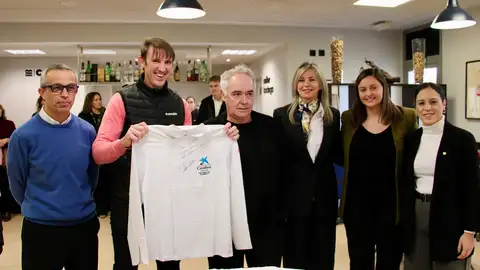 Ferran Adrià imparte en Castellón un curso de gestión para hosteleros de la mano del Ayuntamiento y CaixaBank Ferran Adrià imparte en Castellón un curso de gestión para hosteleros de la mano del Ayuntamiento y CaixaBank