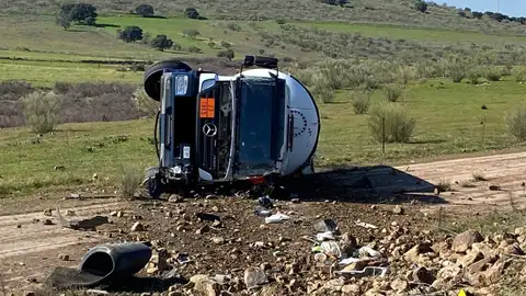 Camión accidentado en Alamillo Camión accidentado en Alamillo