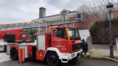 Un fallecido y dos heridos en el incendio de un chalet en Cacicedo de Camargo Un fallecido y dos heridos en el incendio de un chalet en Cacicedo de Camargo
