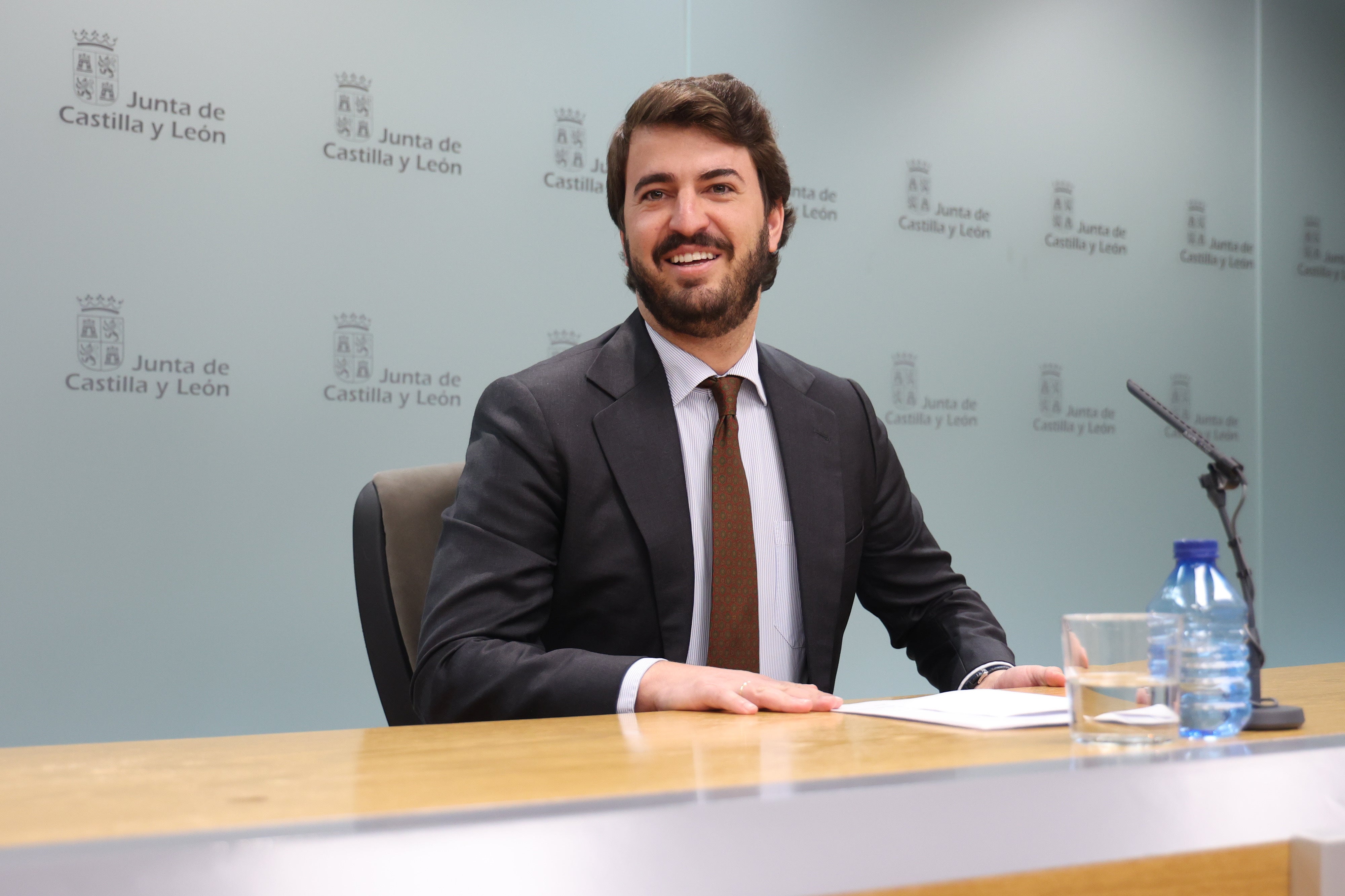 Dimite el líder de Vox en Castilla y León, García-Gallardo, por "discrepancias" con Abascal Dimite el líder de Vox en Castilla y León, García-Gallardo, por "discrepancias" con Abascal