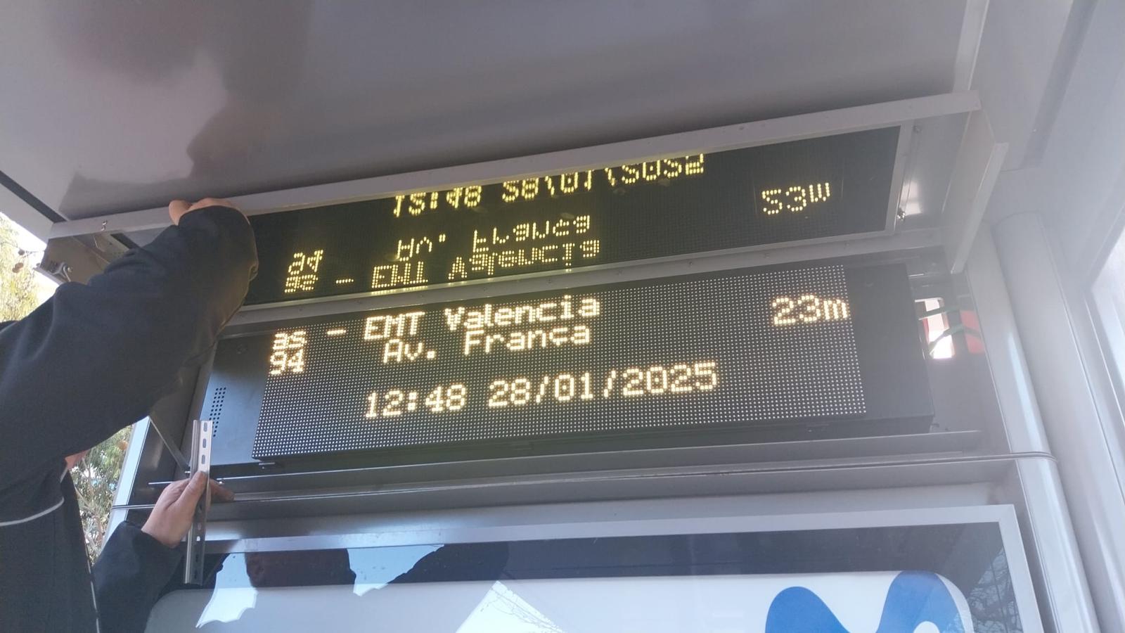 La EMT instala nuevas pantallas digitales de información en sus 340 paradas más utilizadas La EMT instala nuevas pantallas digitales de información en sus 340 paradas más utilizadas