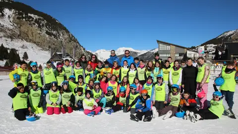 Dos mil escolares de Huesca participan en la nueva campaña de esquí 2025 Dos mil escolares de Huesca participan en la nueva campaña de esquí 2025