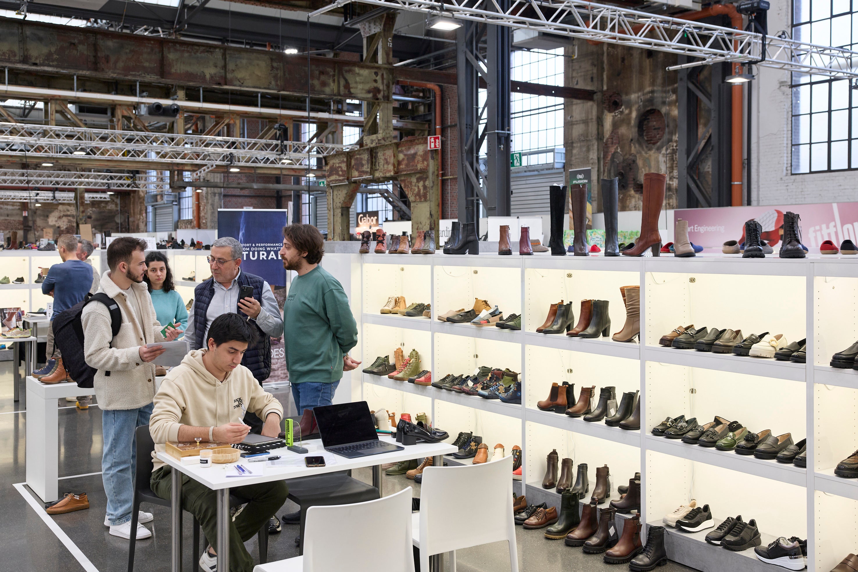 Dieciocho empresas de calzado de Elche, Elda y Monóvar participan en la feria alemana ‘Shoes Düsseldorf’ Dieciocho empresas de calzado de Elche, Elda y Monóvar participan en la feria alemana ‘Shoes Düsseldorf’