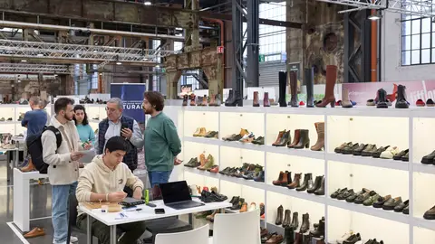 Imagen de archivo de la feria 'Shoes Düsseldorf' de Alemania. Imagen de archivo de la feria 'Shoes Düsseldorf' de Alemania.
