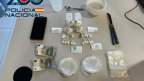 Policía Nacional detiene a una mujer por tráfico de drogas tras ser desahuciada Policía Nacional detiene a una mujer por tráfico de drogas tras ser desahuciada