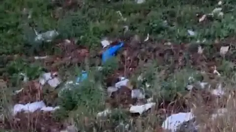 Denuncian que el río Pisón (Gijón) se está convirtiendo en un vertedero Denuncian que el río Pisón (Gijón) se está convirtiendo en un vertedero