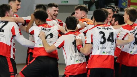 El Fertiberia Balonmano celebra su nueva victoria frente al Barça B El Fertiberia Balonmano celebra su nueva victoria frente al Barça B