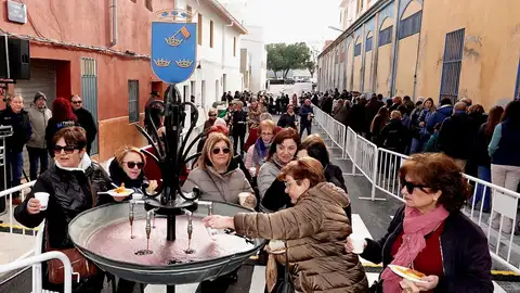 La tradicional Font del Vi de Burriana vuelve por Sant Blai. La tradicional Font del Vi de Burriana vuelve por Sant Blai.
