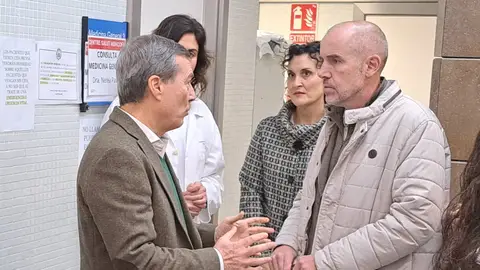 El conseller de Sanidad, Marciano Gómez, firma en Moncofa el inicio de las obras.