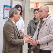 El conseller de Sanidad, Marciano Gómez, firma en Moncofa el inicio de las obras. 