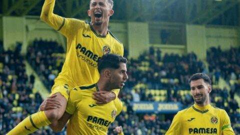 Ayoze celebra un gol 